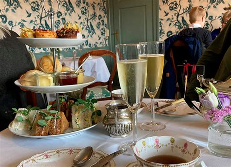 billeder af dronning louises tehus|Dronning Louises Tehus: Afternoon tea in a beautiful .